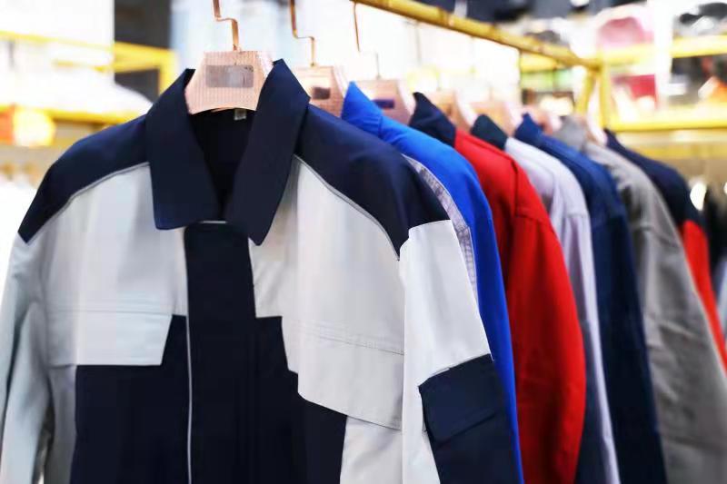 企業(yè)在選擇工作服的時(shí)候應(yīng)該如何挑選